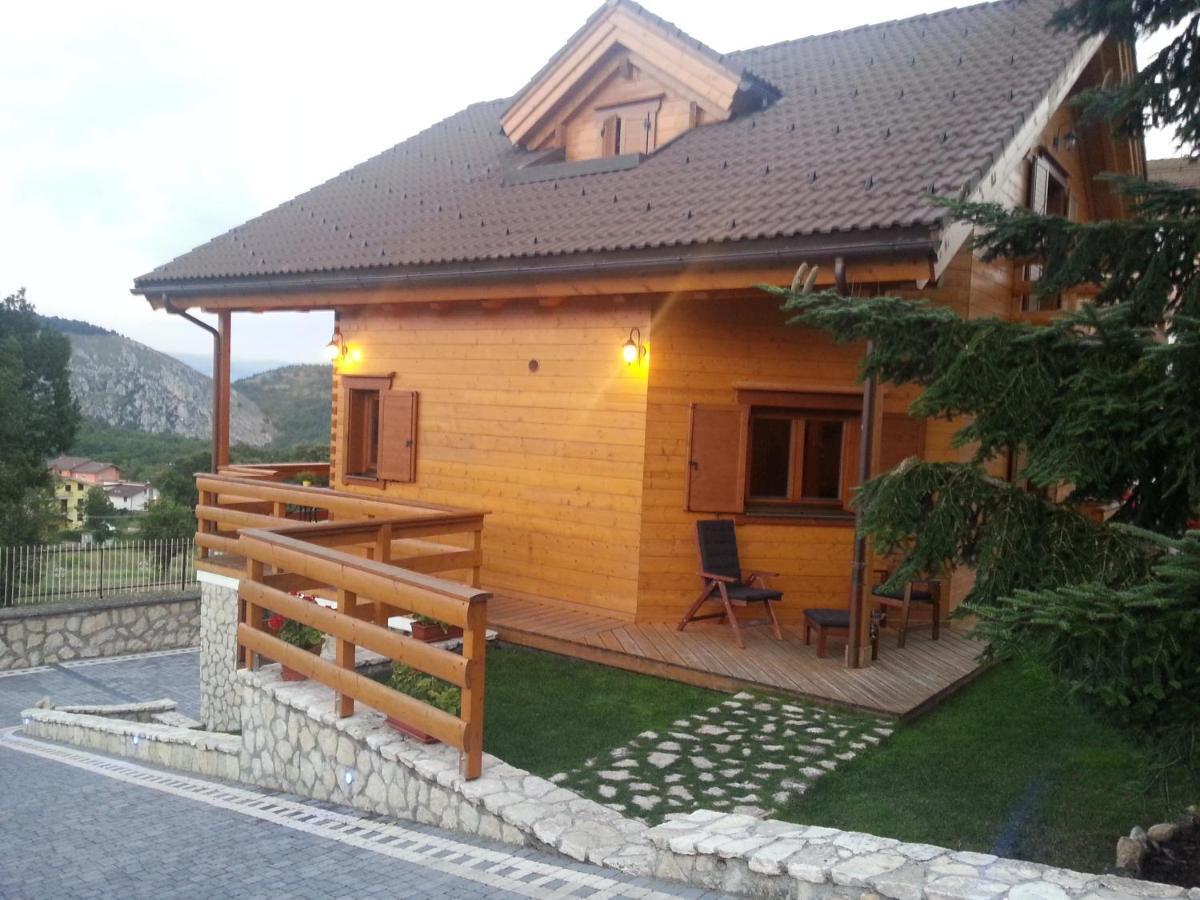 B&B Lo Chalet Di Ocre San Felice d'Ocre Exterior foto